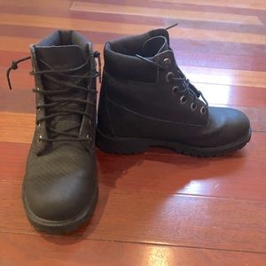 One day sale!! 🔥🔥Boys Timberland Boots!